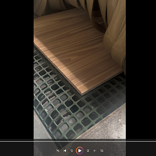 江西客户案例：家具木板输送式自动喷砂机工作视频
