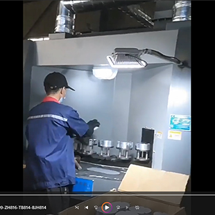 大连客户案例：船舶除锈自动喷砂机工作视频