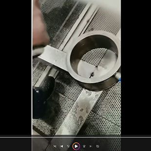 青岛客户案例：铁件除锈水喷砂机工作视频