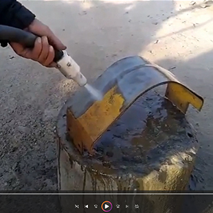 南昌客户案例：铁片除锈水喷砂机工作视频